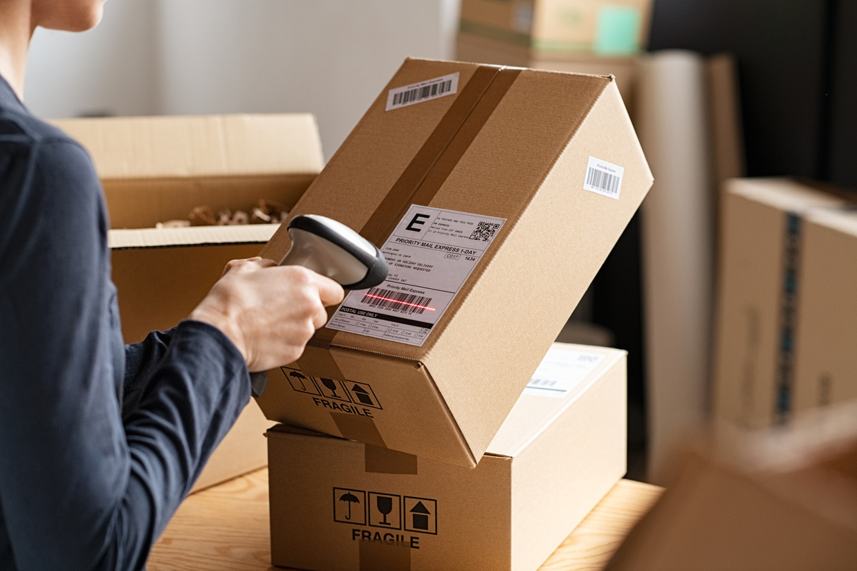 Scanning Parcel Barcode before Shipment